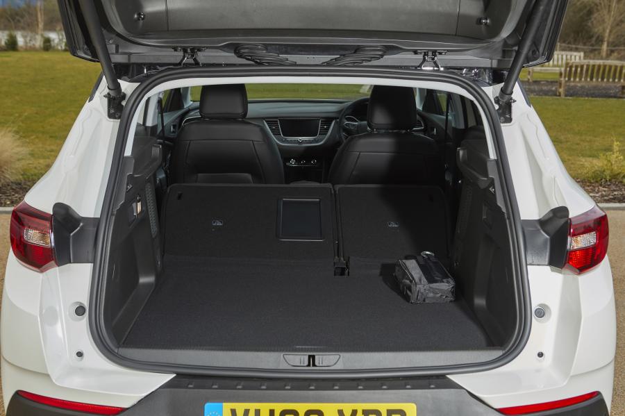 Багажник Vauxhall Grandland X Hybrid4 2020 года  (фото 17 из 40)